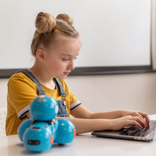 Logariq-Help-Your-Child-Become-an-Independent-Thinker-home-children-laptop-core-courses